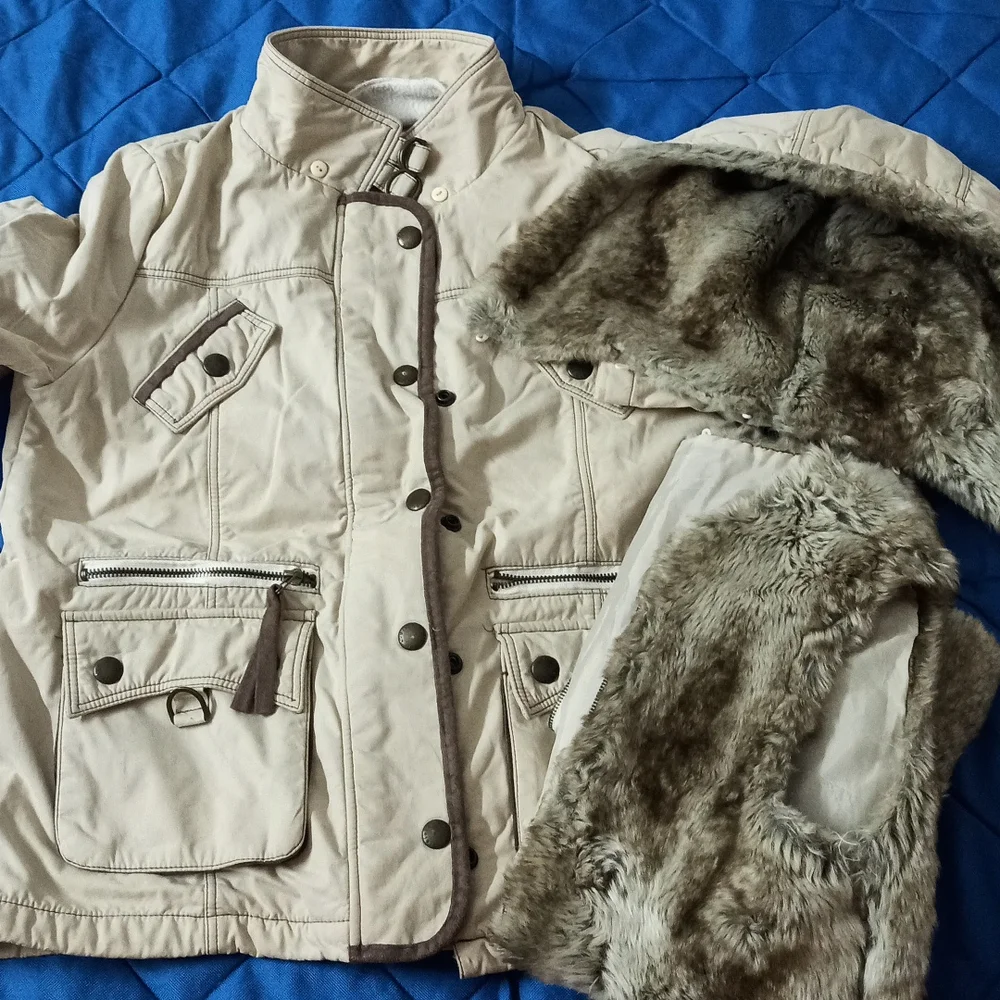 Cute n warm jacket - Picture 8 of 13